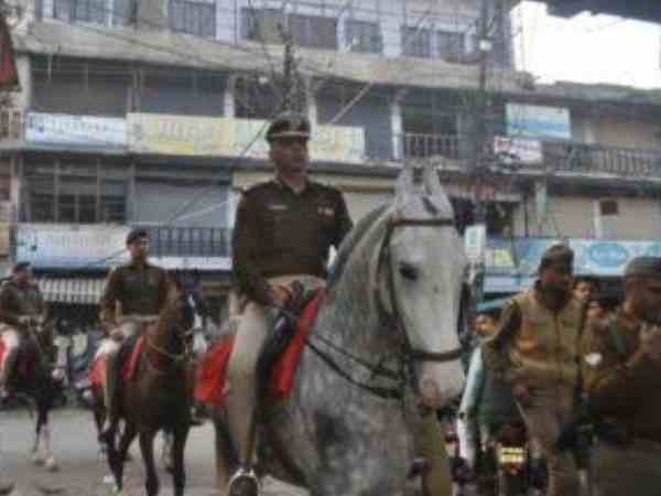 आगरा: जनता की सुरक्षा के लिए एसएसपी बैठे घोड़े पर, चुनावी तैयारियों का लिया जायजा आगरा: जनता की सुरक्षा के लिए एसएसपी बैठे घोड़े पर, चुनावी तैयारियों का लिया जायजा