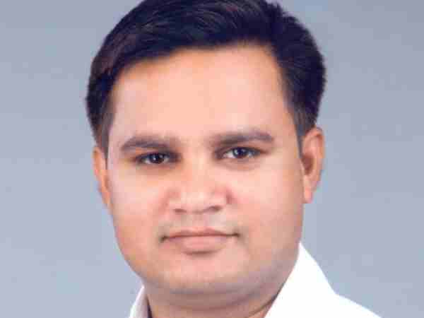 पति-पत्नी चुनावी मैदान में आजमा रहे हैं अपना-अपना भाग्य, पति बरेली शहर तो पत्नी कैंट से प्रत्याशी पति-पत्नी चुनावी मैदान में आजमा रहे हैं अपना-अपना भाग्य, पति बरेली शहर तो पत्नी कैंट से प्रत्याशी