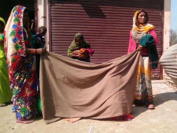 गर्भवती महिला को डॉक्टर ने निकाला, बीच सड़क पर दिया बच्चे को जन्म गर्भवती महिला को डॉक्टर ने निकाला, बीच सड़क पर दिया बच्चे को जन्म