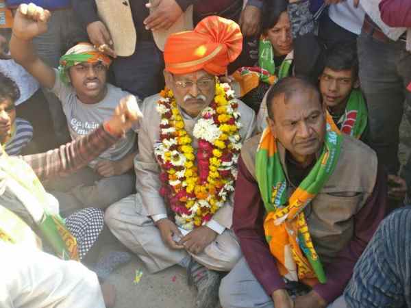 आगरा: भाजपा के कद्दावर नेता और प्रत्याशी जगन प्रसाद गर्ग पर जानलेवा हमला आगरा: भाजपा के कद्दावर नेता और प्रत्याशी जगन प्रसाद गर्ग पर जानलेवा हमला