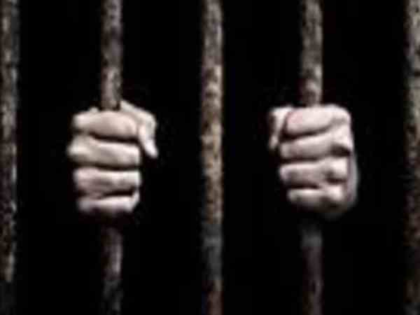 यूपी चुनाव: अपराधियों पर रखी जा रही है नजर, बैरकों में चल रहा है सघन चेकिंग अभियान यूपी चुनाव: अपराधियों पर रखी जा रही है नजर, बैरकों में चल रहा है सघन चेकिंग अभियान