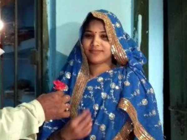 पटना: जब 52 साल के सिपाही ने 25 साल की मुजरिम लड़की को गुलाब देते हुए कहा 'आई लव यू' पटना: जब 52 साल के सिपाही ने 25 साल की मुजरिम लड़की को गुलाब देते हुए कहा 'आई लव यू'