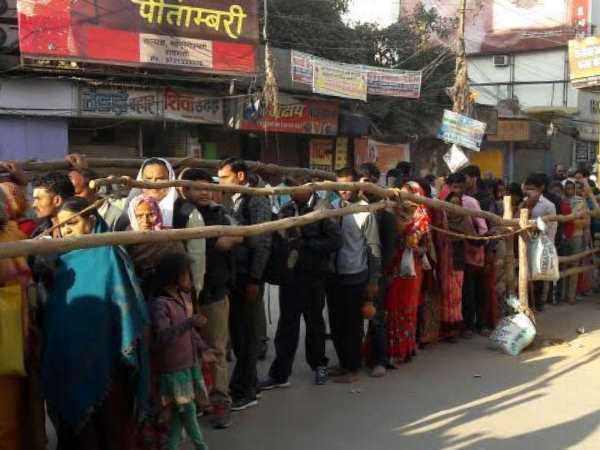 काशी में उमड़ा भक्तों का सैलाब, लाखों की संख्या में काशी विश्वनाथ मंदिर पहुंचे भक्त काशी में उमड़ा भक्तों का सैलाब, लाखों की संख्या में काशी विश्वनाथ मंदिर पहुंचे भक्त