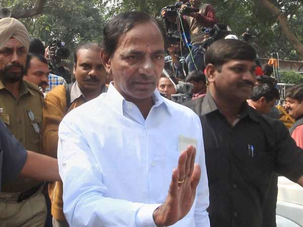 तेलंगाना: मुख्यमंत्री राव के काफिल के कारण रोकी गई कार, बीमार गृहणी की मौत तेलंगाना: मुख्यमंत्री राव के काफिल के कारण रोकी गई कार, बीमार गृहणी की मौत
