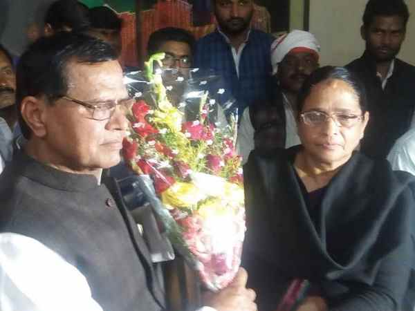 वाराणसी: अनुप्रिया पटेल की मां कृष्णा पटेल के अपना दल गुट को डॉन के बीवी का सहारा वाराणसी: अनुप्रिया पटेल की मां कृष्णा पटेल के अपना दल गुट को डॉन के बीवी का सहारा