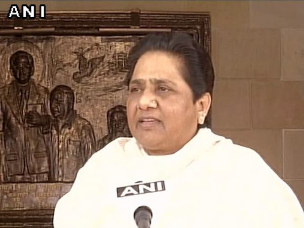 पहले चरण के मतदान के बीच बोलीं मायावती- बीजेपी और सपा-कांग्रेस की हवा-हवाई बातों में नहीं फंसेगी जनता पहले चरण के मतदान के बीच बोलीं मायावती- बीजेपी और सपा-कांग्रेस की हवा-हवाई बातों में नहीं फंसेगी जनता