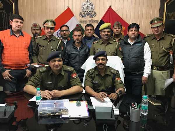 मेरठ: पुुलिस के सामने कहा, जेल में बैठे-बैठे मरवा दूंगा अपने दुश्मनों को मेरठ: पुुलिस के सामने कहा, जेल में बैठे-बैठे मरवा दूंगा अपने दुश्मनों को