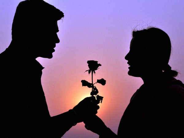 वैलेंटाइन डे पर दीजिए राशियों के हिसाब से अपने चाहने वालों को गिफ्ट वैलेंटाइन डे पर दीजिए राशियों के हिसाब से अपने चाहने वालों को गिफ्ट