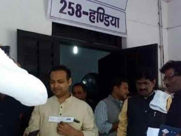 इलाहाबाद: मां के खिलाफ बेटा लड़ेगा चुनाव, हंडिया सीट पर इस बगावत से मची खलबली इलाहाबाद: मां के खिलाफ बेटा लड़ेगा चुनाव, हंडिया सीट पर इस बगावत से मची खलबली