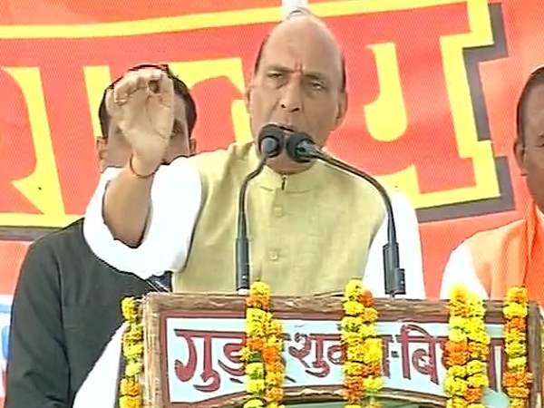 राजनाथ बोले-सबसे बड़ा दर्द कर्ज का होता है, सरकार बनते ही 6 महीनों के भीतर किसानों का कर्ज होगा माफ राजनाथ बोले-सबसे बड़ा दर्द कर्ज का होता है, सरकार बनते ही 6 महीनों के भीतर किसानों का कर्ज होगा माफ