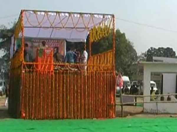 शाहजहांपुर: केंद्रीय गृहमंत्री राजनाथ सिंह की जनसभा में बड़ी चूक, आला अधिकारियों ने साधी चुप्पी शाहजहांपुर: केंद्रीय गृहमंत्री राजनाथ सिंह की जनसभा में बड़ी चूक, आला अधिकारियों ने साधी चुप्पी