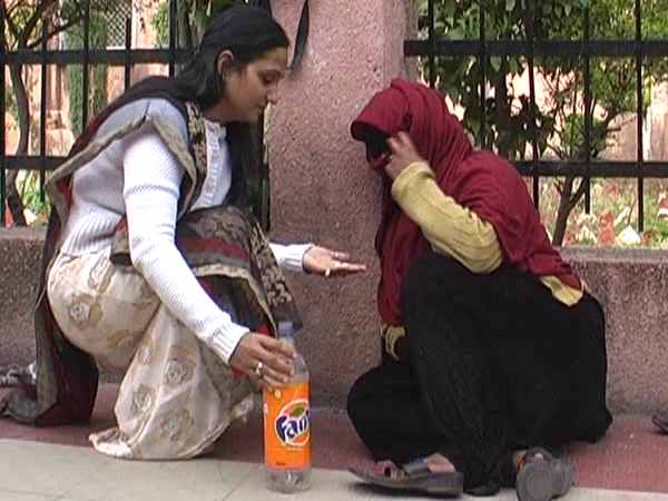 मेरठ: भीख मांगने के लिए कार में बढ़ाया हाथ तो कर दिया बलात्कार मेरठ: भीख मांगने के लिए कार में बढ़ाया हाथ तो कर दिया बलात्कार