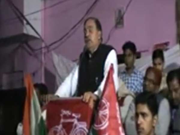 सपा उम्मीदवार ने दिया भड़काऊ भाषण, वोट के लिए खेला मुस्लिम कार्ड सपा उम्मीदवार ने दिया भड़काऊ भाषण, वोट के लिए खेला मुस्लिम कार्ड