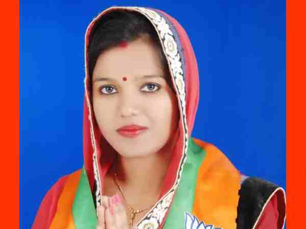 सास-बहू की तू-तू मैं-मैं पहुंची चुनावी अखाड़े, रोमांचक हुई रायबरेली की हरचंदपुर सीट सास-बहू की तू-तू मैं-मैं पहुंची चुनावी अखाड़े, रोमांचक हुई रायबरेली की हरचंदपुर सीट