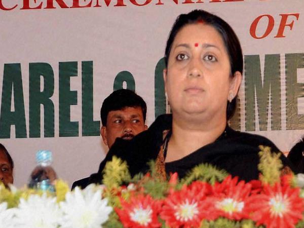 TMC सांसद डेरेक ने कहा- ट्रोल्स को घर बुलाते हैं पीएम तो ऐसे दिया स्मृति ईरानी ने जवाब TMC सांसद डेरेक ने कहा- ट्रोल्स को घर बुलाते हैं पीएम तो ऐसे दिया स्मृति ईरानी ने जवाब