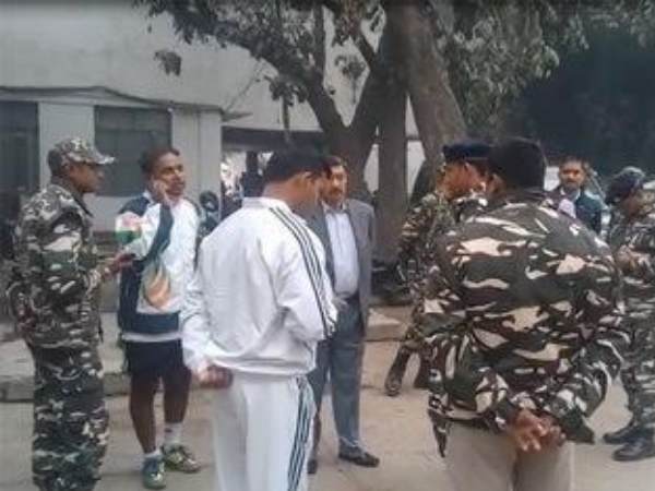 बिहार: सीमा सुरक्षा बल के जवान ने अपनी राइफल से खुद को मारी गोली, मौत बिहार: सीमा सुरक्षा बल के जवान ने अपनी राइफल से खुद को मारी गोली, मौत