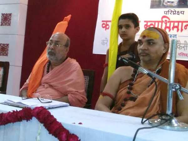 मोदी के गढ़ में भाजपा के लिए मुसीबत बना संन्यासी , हराने की तैयारी मोदी के गढ़ में भाजपा के लिए मुसीबत बना संन्यासी , हराने की तैयारी