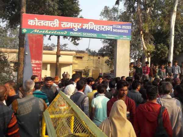 सहारनपुर: पुलिस ने थर्ड डिग्री, पीड़ित की हालत नाजुक, बवाल सहारनपुर: पुलिस ने थर्ड डिग्री, पीड़ित की हालत नाजुक, बवाल