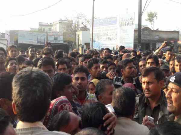 सहारनपुर: पुलिस ने थर्ड डिग्री, पीड़ित की हालत नाजुक, बवाल सहारनपुर: पुलिस ने थर्ड डिग्री, पीड़ित की हालत नाजुक, बवाल