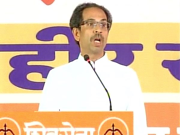 उद्धव ठाकरे ने मोदी पर साधा निशाना, कहा- 'नोटबंदी कर के जताया सब चोर हैं, क्या आप चोरों के पीएम हो?' उद्धव ठाकरे ने मोदी पर साधा निशाना, कहा- 'नोटबंदी कर के जताया सब चोर हैं, क्या आप चोरों के पीएम हो?'