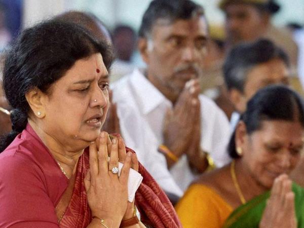 VK Sasikala says Panneerselvam urged me to become Tamil Nadu chief minister VK Sasikala says Panneerselvam urged me to become Tamil Nadu chief minister