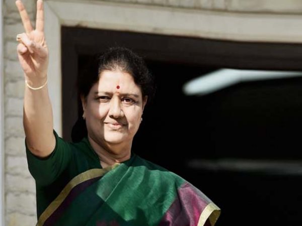 शशिकला को तमिलनाडु का मुख्यमंत्री बनने से रोकने के लिए सुप्रीम कोर्ट में जनहित याचिका दाखिल शशिकला को तमिलनाडु का मुख्यमंत्री बनने से रोकने के लिए सुप्रीम कोर्ट में जनहित याचिका दाखिल