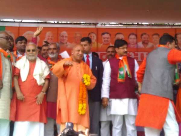 शाहजहांपुर: योगी आदित्यनाथ ने मंच से आजम खान को कहे अपशब्द शाहजहांपुर: योगी आदित्यनाथ ने मंच से आजम खान को कहे अपशब्द
