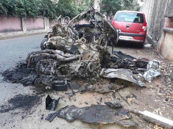 राह चलते लोगों ने दी पुलिस को सूचना