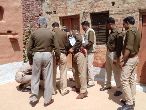 गांव में भारी पुलिस बल तैनात