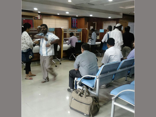 बैंक स्टाफ भी असमंजस में