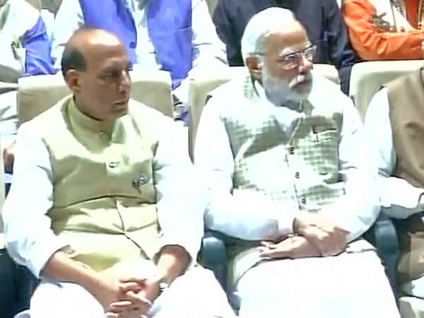 मैं किसी भी सांसद को फोन कर सकता हूं