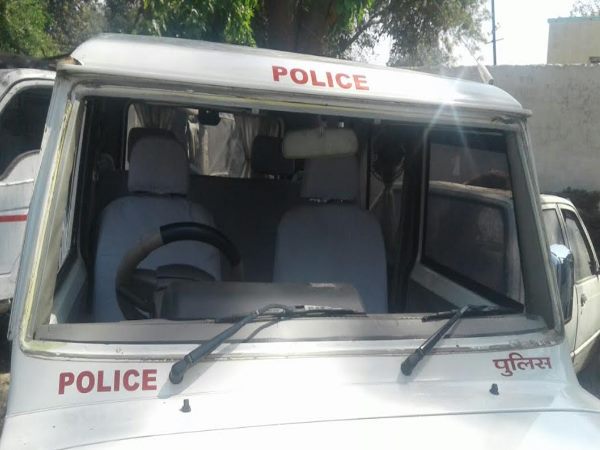 शाहजहांपुर: पुलिस अधिकारी की गाड़ी ने ली बच्चे की जान, गया था टॉफी लेने घर पहुंचा शव शाहजहांपुर: पुलिस अधिकारी की गाड़ी ने ली बच्चे की जान, गया था टॉफी लेने घर पहुंचा शव