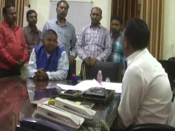 जनता से करोड़ों रुपए लूट फाइनेंस कंपनी हुई फरार, लोन दिलाने का दे रही थी झांसा जनता से करोड़ों रुपए लूट फाइनेंस कंपनी हुई फरार, लोन दिलाने का दे रही थी झांसा