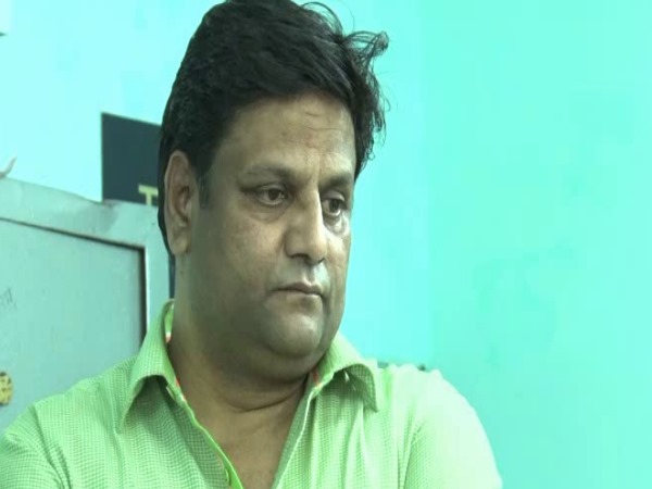 मेरठ: पत्नी को गोली मारकर फरार चल रहे बीजेपी नेता कुलदीप तोमर गिरफ्तार मेरठ: पत्नी को गोली मारकर फरार चल रहे बीजेपी नेता कुलदीप तोमर गिरफ्तार