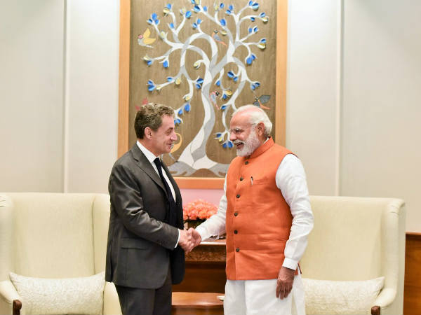 पीएम मोदी के नोटबंदी फैसले की तारीफ करने के लिए मिले फ्रांस के पूर्व राष्ट्रपति सरकोजी पीएम मोदी के नोटबंदी फैसले की तारीफ करने के लिए मिले फ्रांस के पूर्व राष्ट्रपति सरकोजी