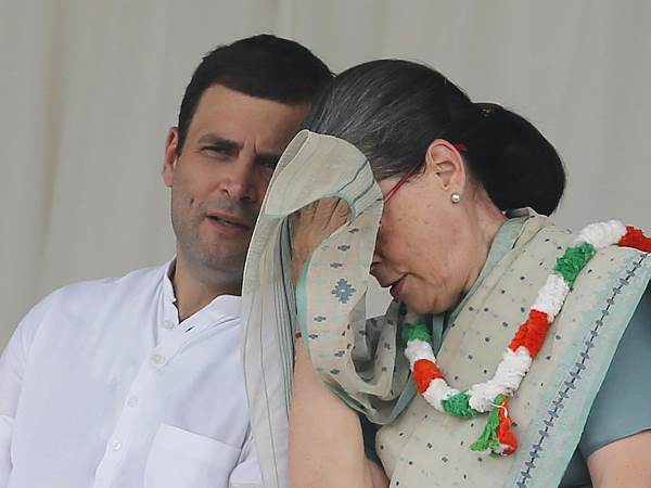स्वास्थ्य जांच के लिए विदेश जाएंगी सोनिया, राहुल भी होंगे साथ स्वास्थ्य जांच के लिए विदेश जाएंगी सोनिया, राहुल भी होंगे साथ
