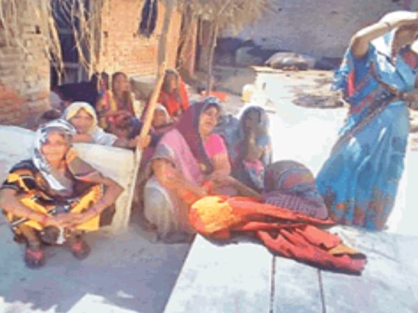 खेत में पानी छोड़ने का विवाद बना पिता-पुत्र की मौत की वजह, घर में घुसकर की गई हत्या खेत में पानी छोड़ने का विवाद बना पिता-पुत्र की मौत की वजह, घर में घुसकर की गई हत्या