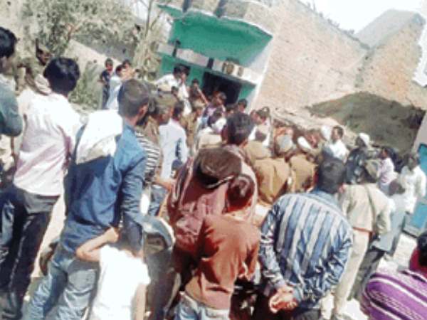 खेत में पानी छोड़ने का विवाद बना पिता-पुत्र की मौत की वजह, घर में घुसकर की गई हत्या खेत में पानी छोड़ने का विवाद बना पिता-पुत्र की मौत की वजह, घर में घुसकर की गई हत्या