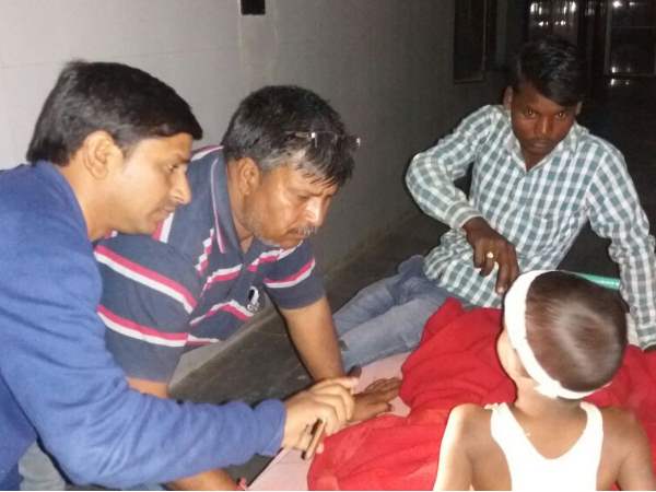 सुल्तानपुर: रेडियो में हुआ विस्फोट, महिल समेत 3 घायल सुल्तानपुर: रेडियो में हुआ विस्फोट, महिल समेत 3 घायल