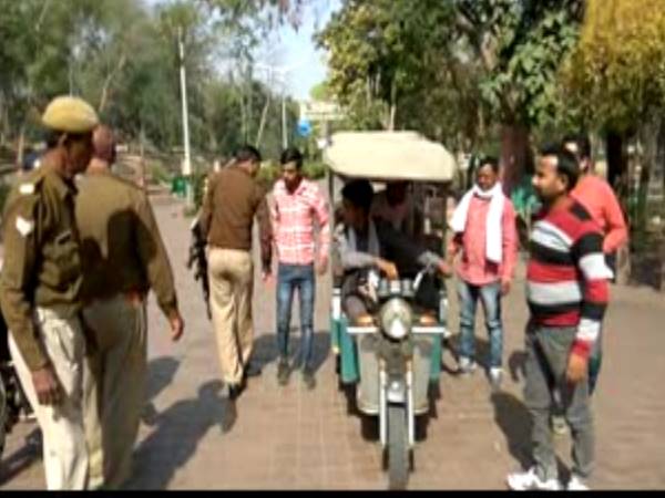 ISIS की धमकी के बाद ताजनगरी में पुलिस की बढ़ाई गई सुरक्षा ISIS की धमकी के बाद ताजनगरी में पुलिस की बढ़ाई गई सुरक्षा