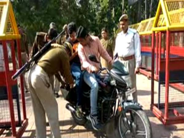 ISIS की धमकी के बाद ताजनगरी में पुलिस की बढ़ाई गई सुरक्षा ISIS की धमकी के बाद ताजनगरी में पुलिस की बढ़ाई गई सुरक्षा