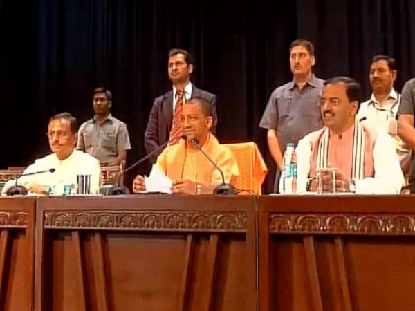 यूपी की योगी सरकार का पहला दिन और 10 बड़े कदम यूपी की योगी सरकार का पहला दिन और 10 बड़े कदम