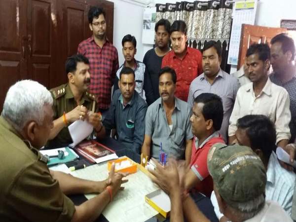 FB के बाद Whatsapp पर भी सीएम योगी के खिलाफ आपत्तिजनक फोटो वायरल FB के बाद Whatsapp पर भी सीएम योगी के खिलाफ आपत्तिजनक फोटो वायरल