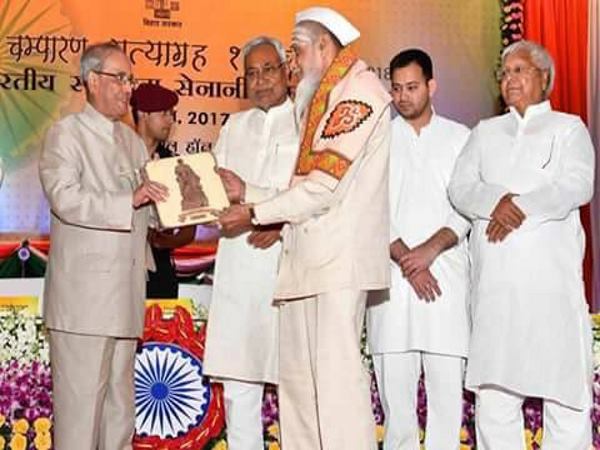 गोडसे पर माल्यार्पण का आडम्बर नहीं चलेगा