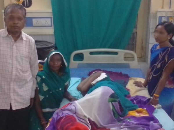 हालत बिगड़ी तो प्लेटफॉर्म पर छोड़ा