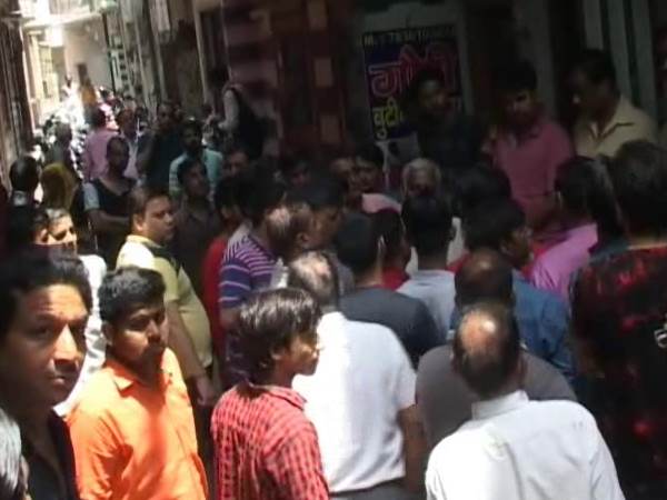 जेठ के साथ पूरा परिवार हिरासत में
