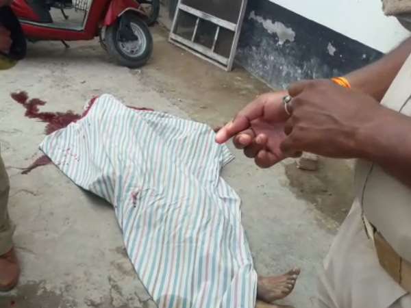 वाराणसी में मकान का छज्जा गिरने से तीन की दर्दनाक मौत वाराणसी में मकान का छज्जा गिरने से तीन की दर्दनाक मौत