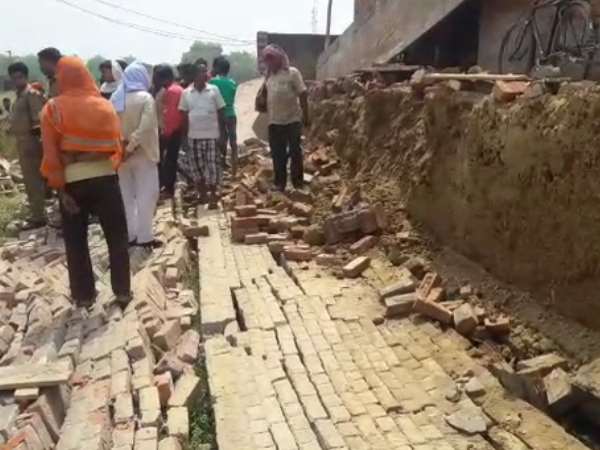 वाराणसी में मकान का छज्जा गिरने से तीन की दर्दनाक मौत वाराणसी में मकान का छज्जा गिरने से तीन की दर्दनाक मौत