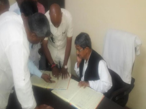 मंत्री जी के निरीक्षण पर बिगड़ी स्वास्थ्य विभाग की तबियत, डॉक्टर समेत चार लोग निलंबित मंत्री जी के निरीक्षण पर बिगड़ी स्वास्थ्य विभाग की तबियत, डॉक्टर समेत चार लोग निलंबित