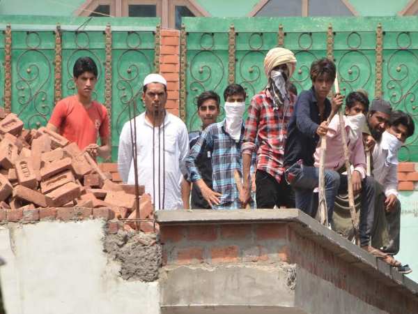 PICS: कैसे भड़का सहारनपुर का बवाल, आगजनी और तोड़फोड़ पर क्यों आमादा हुए उपद्रवी? PICS: कैसे भड़का सहारनपुर का बवाल, आगजनी और तोड़फोड़ पर क्यों आमादा हुए उपद्रवी?